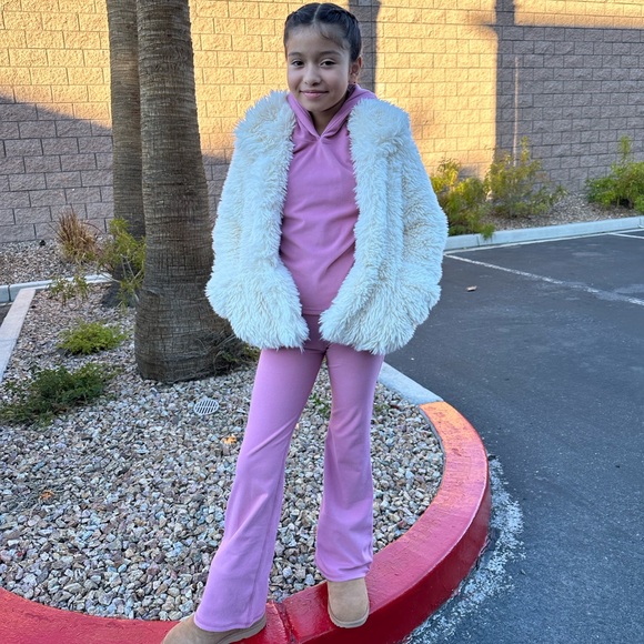 KIDS & XS WOMENS CLOSET 💗 - Picture 6 of 8